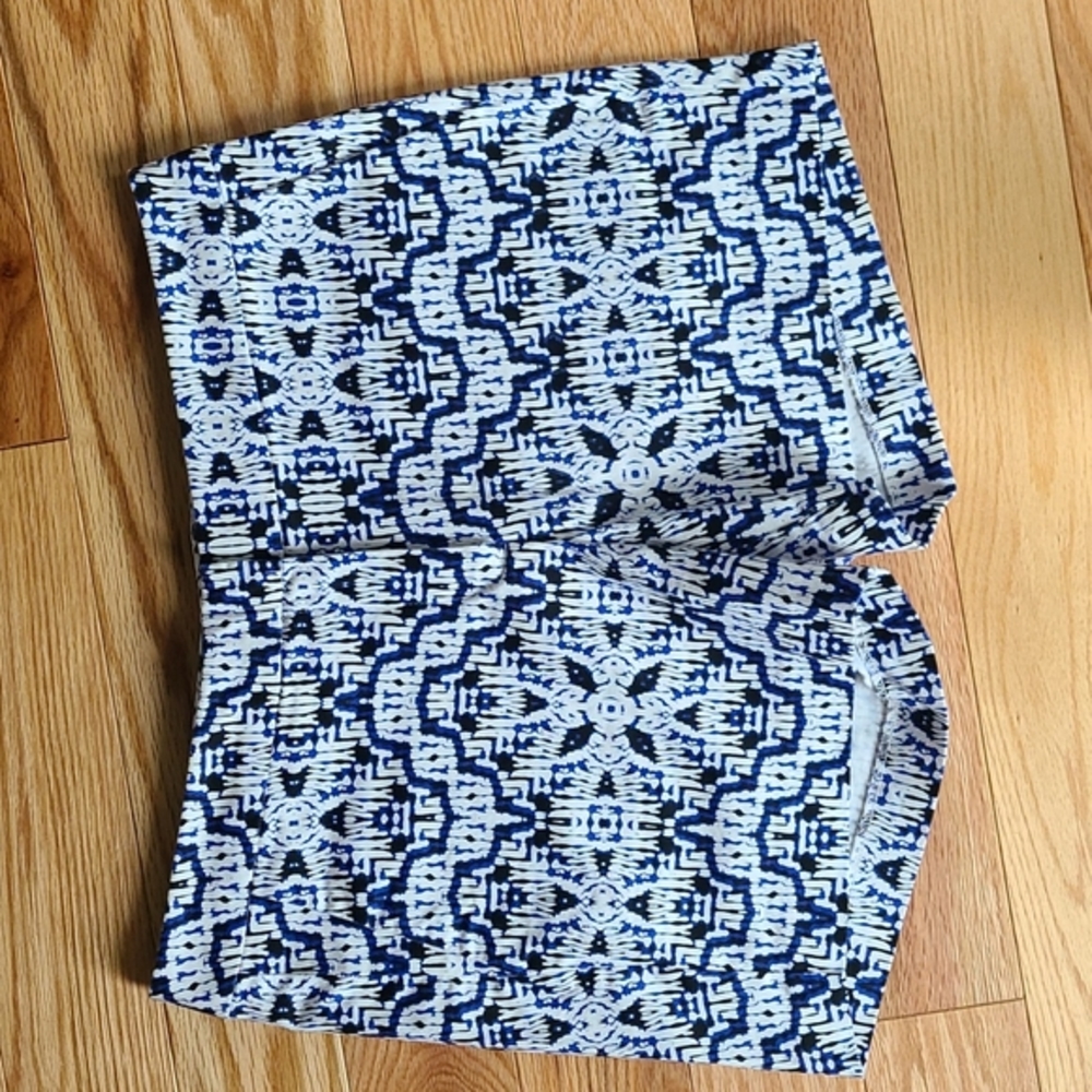Kenar Chino Shorts. Size 6.  Pockets.    Black/Blue/White.   **Like New l**